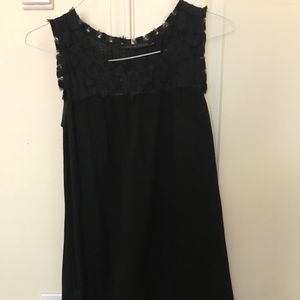 Sleeveless wool dress with floral detailing